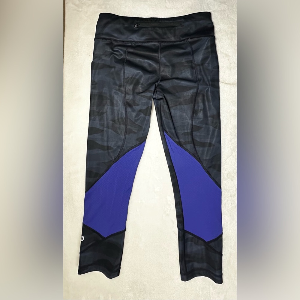 LULULEMON Pace Rival Crop Luxtreme
Camo Navy Black Size 6, Legging Gym Pant